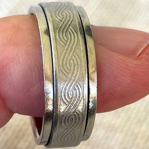Men’s spinner ring